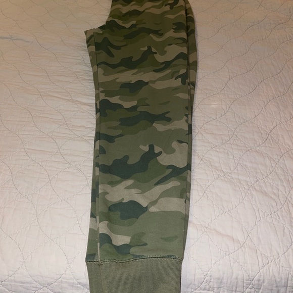 Old Navy Camo Joggers - Picture 11 of 11
